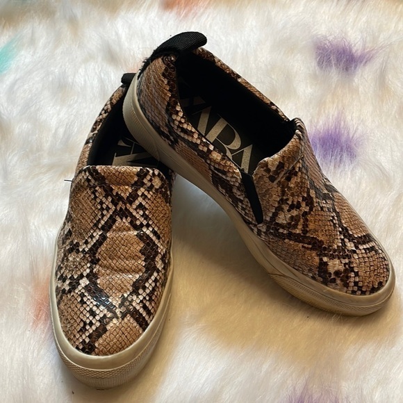 Zara Shoes - ZARA Snakeskin Slip On Shoes‎